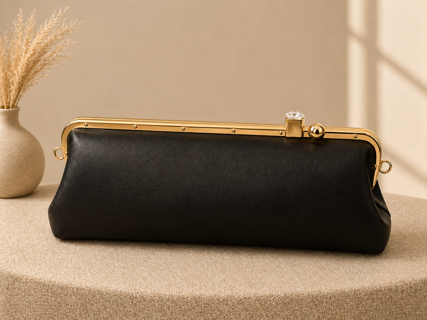 Noir Gemme Clutch