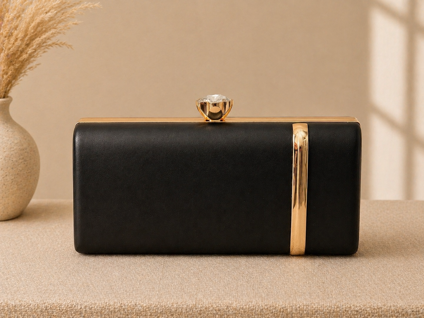 Noir L'or Clutch